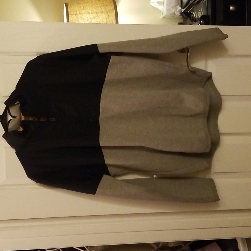 Hollister sweatshirt, half zip in excellent condition